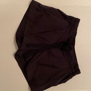 Lululemon Tracker short with cuffs in cotton